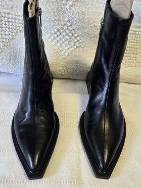 Vagabond  Vivian Black Pointed Toe Leather Ankle Boots- Size 37